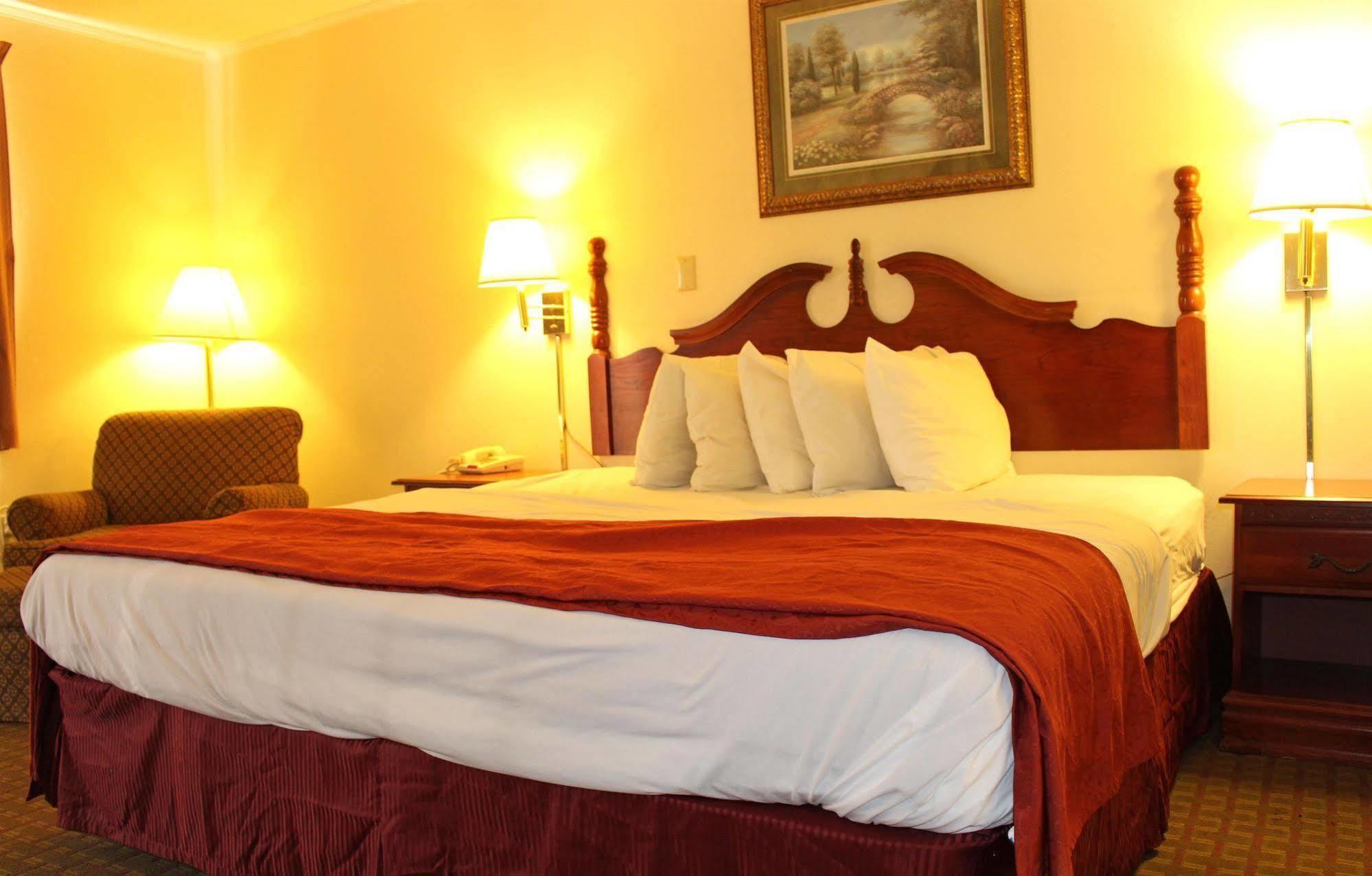 Killen Lake View Inn & Suites מראה חיצוני תמונה