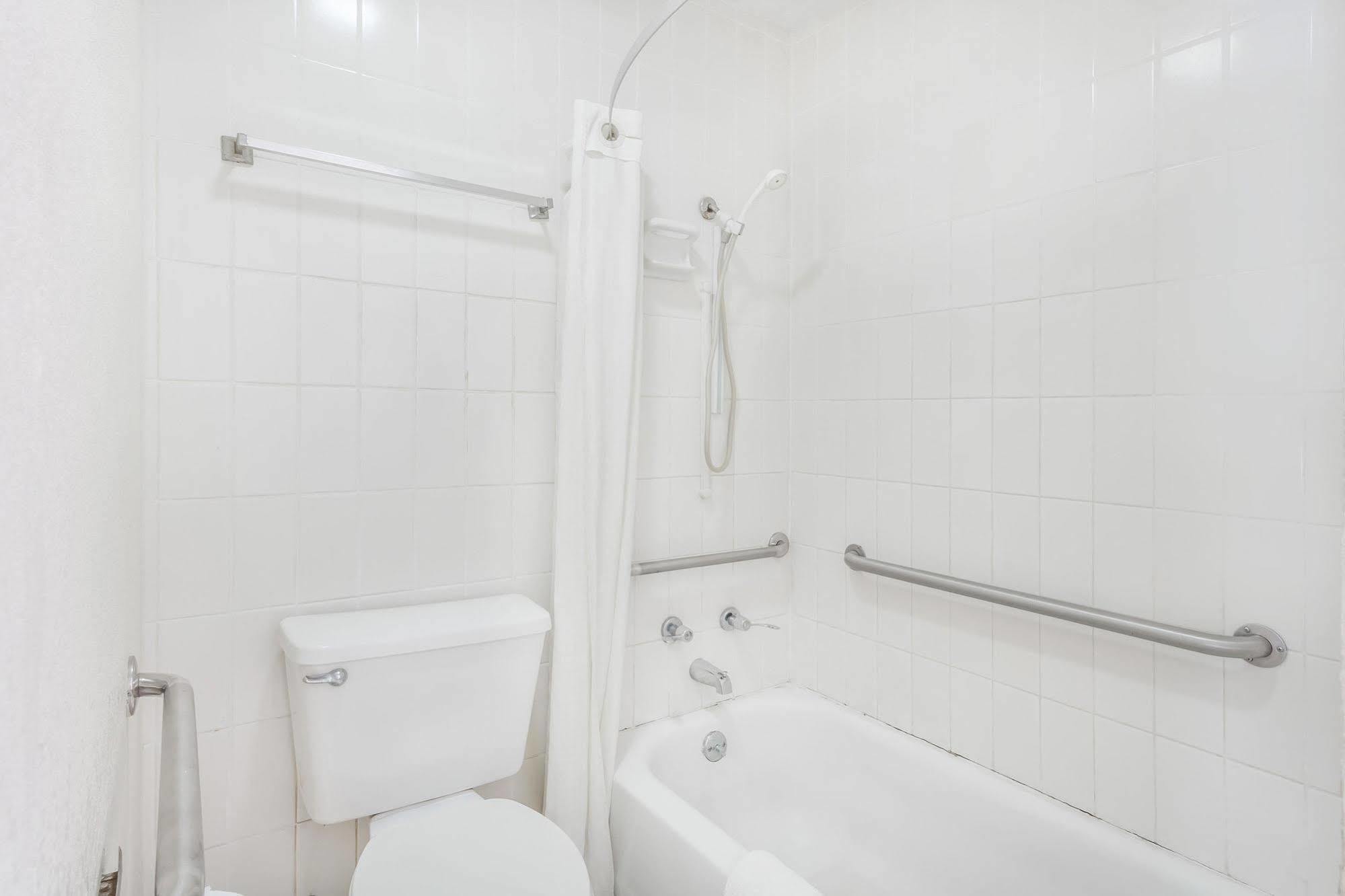 Killen Lake View Inn & Suites מראה חיצוני תמונה