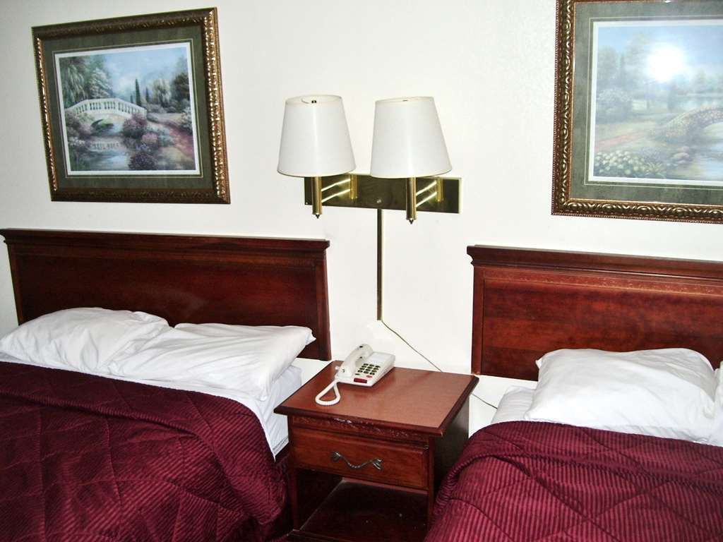 Killen Lake View Inn & Suites חדר תמונה