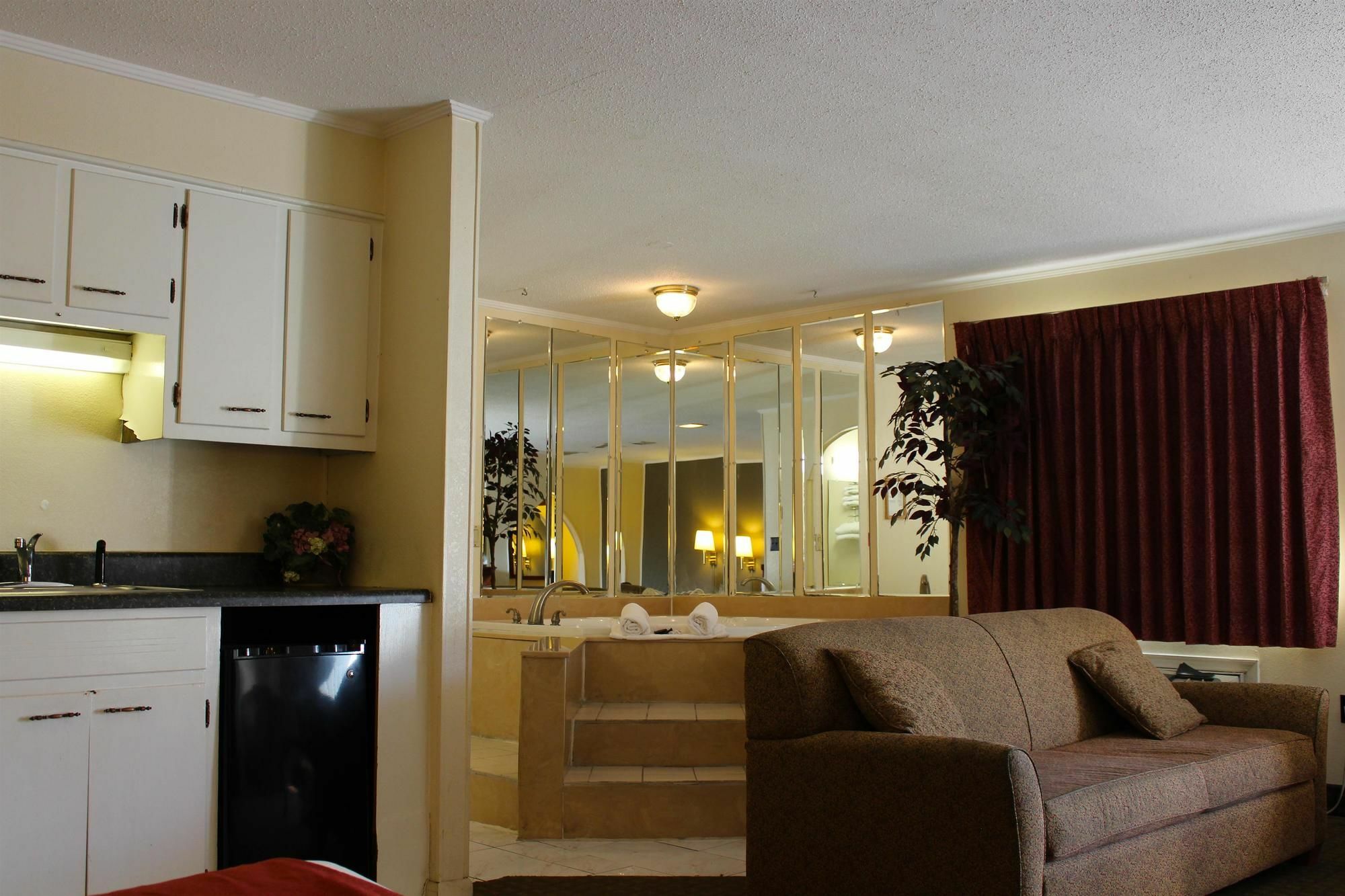 Killen Lake View Inn & Suites מראה חיצוני תמונה